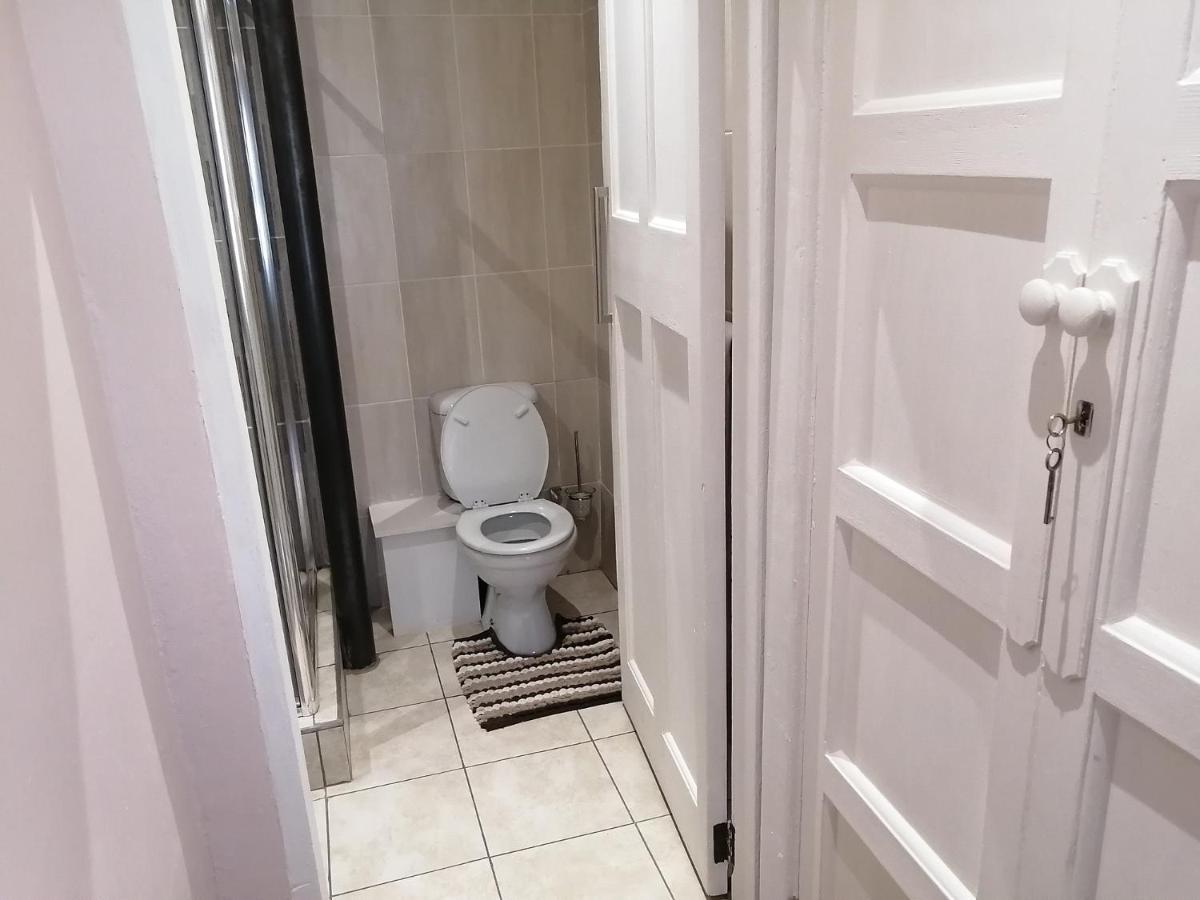 Easy Inn Guesthouse Welkom Bagian luar foto