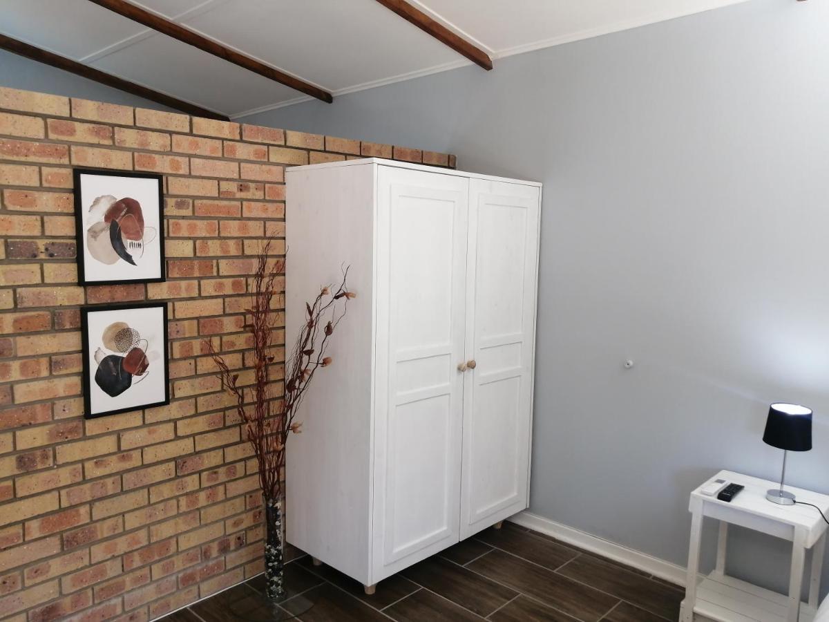 Easy Inn Guesthouse Welkom Bagian luar foto