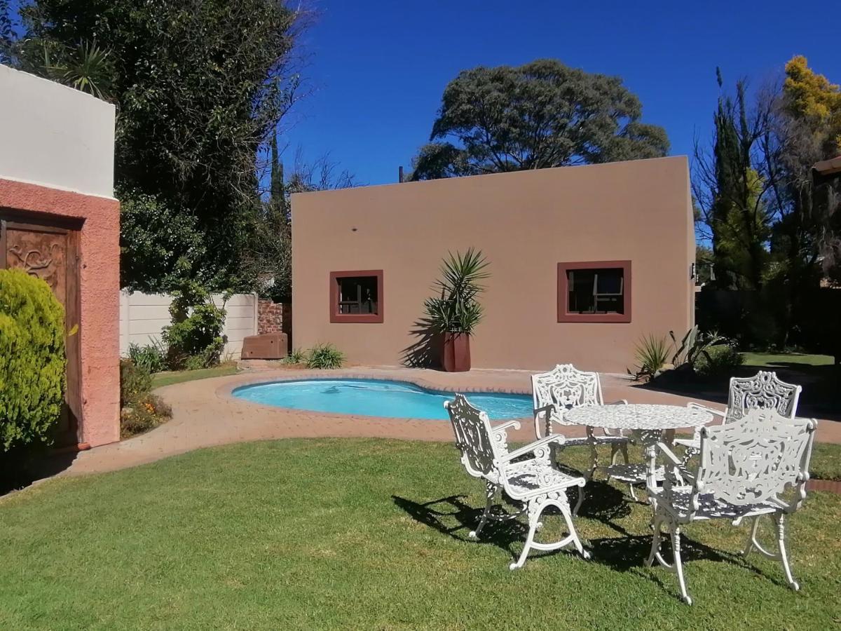 Easy Inn Guesthouse Welkom Bagian luar foto