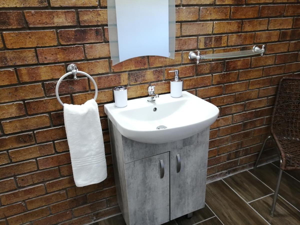 Easy Inn Guesthouse Welkom Bagian luar foto