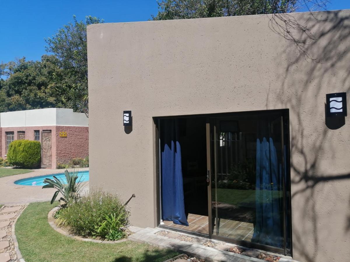 Easy Inn Guesthouse Welkom Bagian luar foto