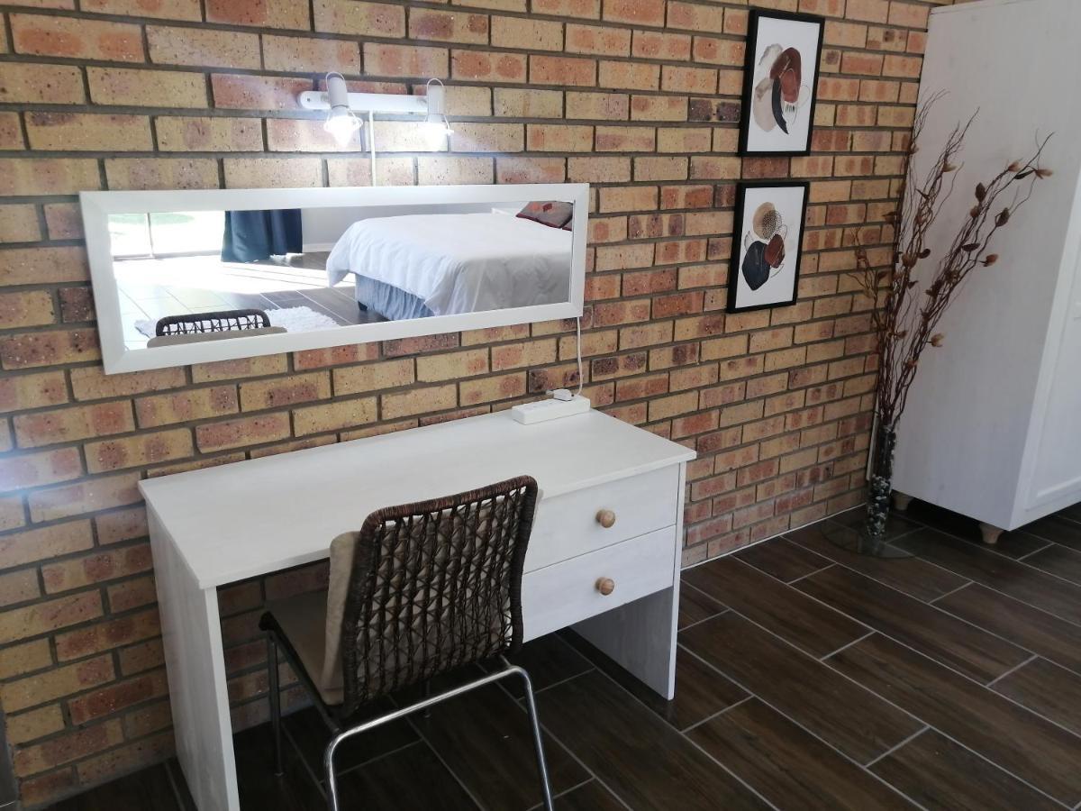 Easy Inn Guesthouse Welkom Bagian luar foto
