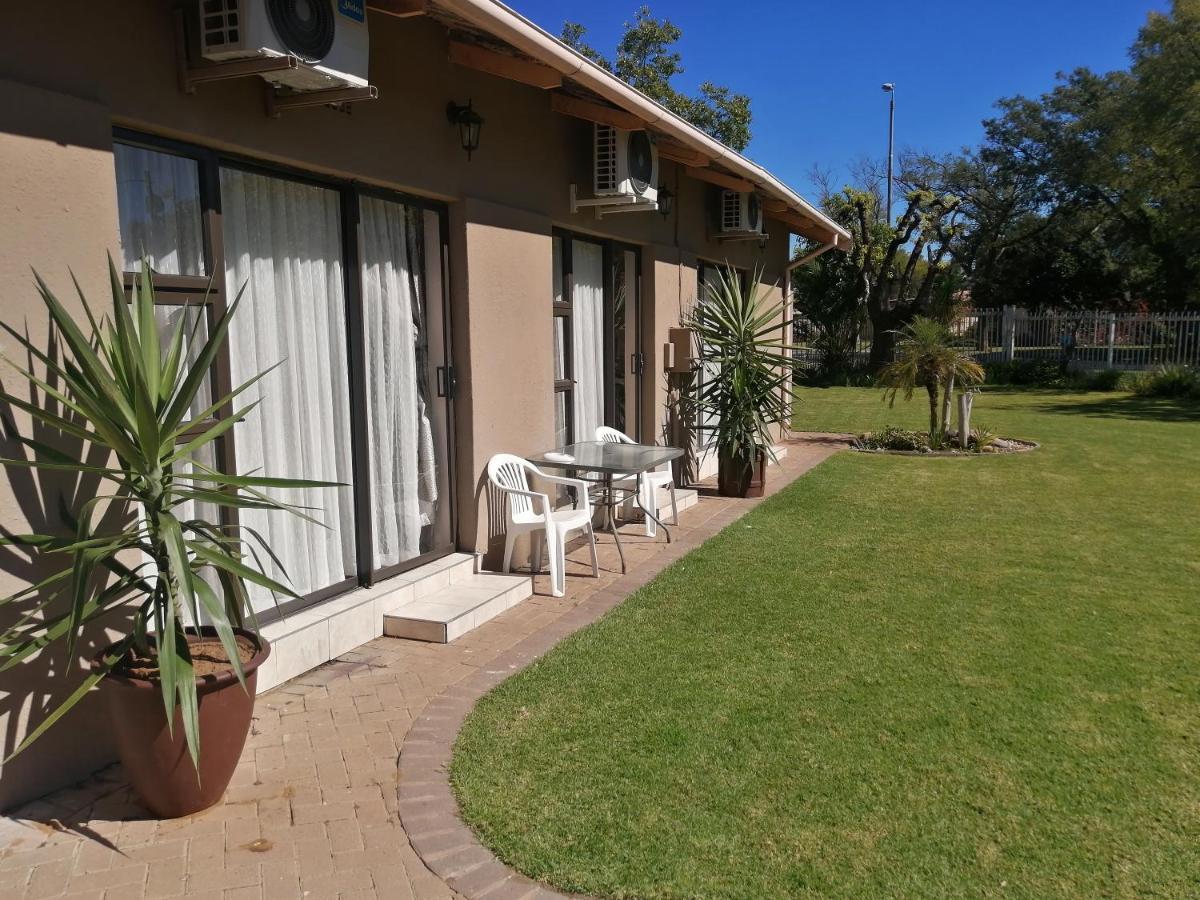 Easy Inn Guesthouse Welkom Bagian luar foto