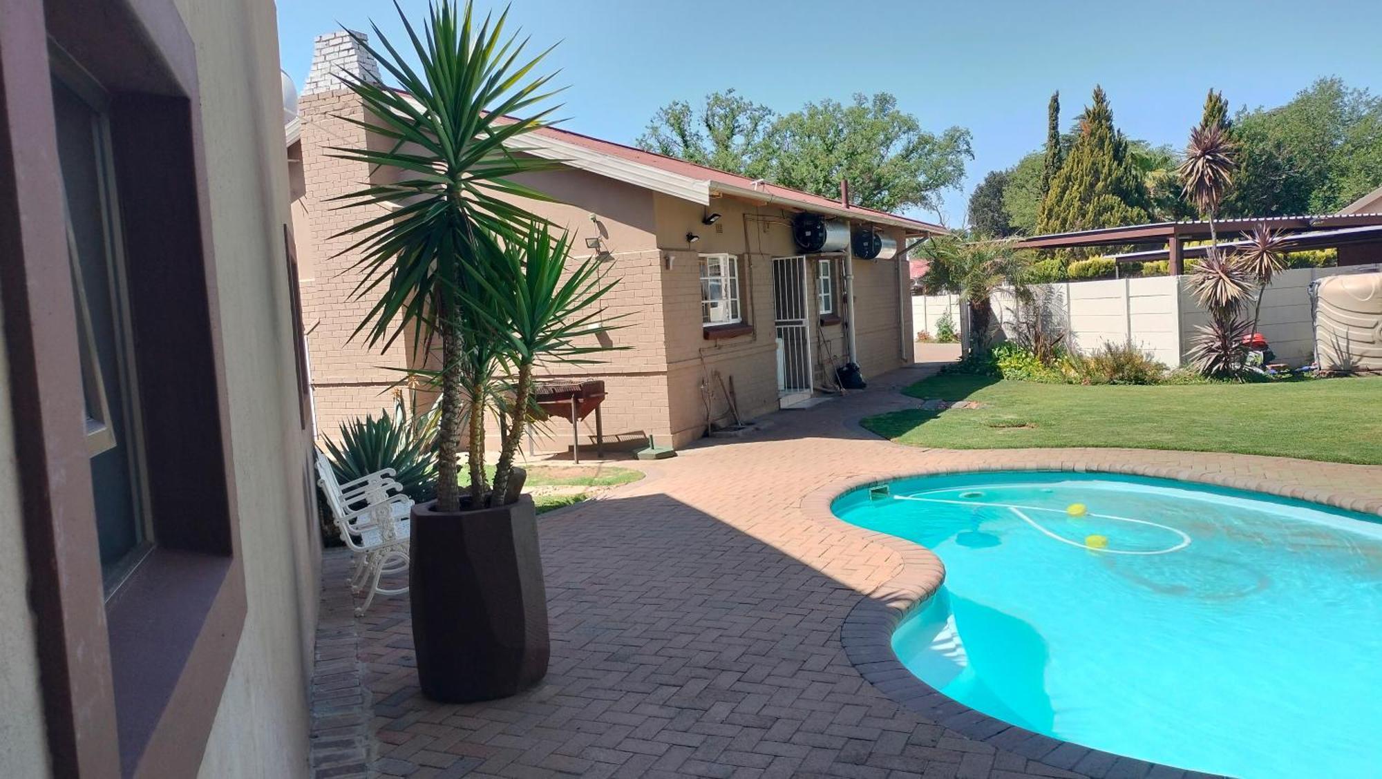 Easy Inn Guesthouse Welkom Bagian luar foto